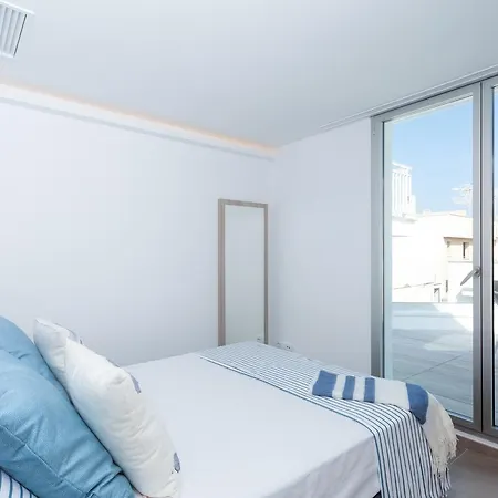 Sea Breeze Apartment *
